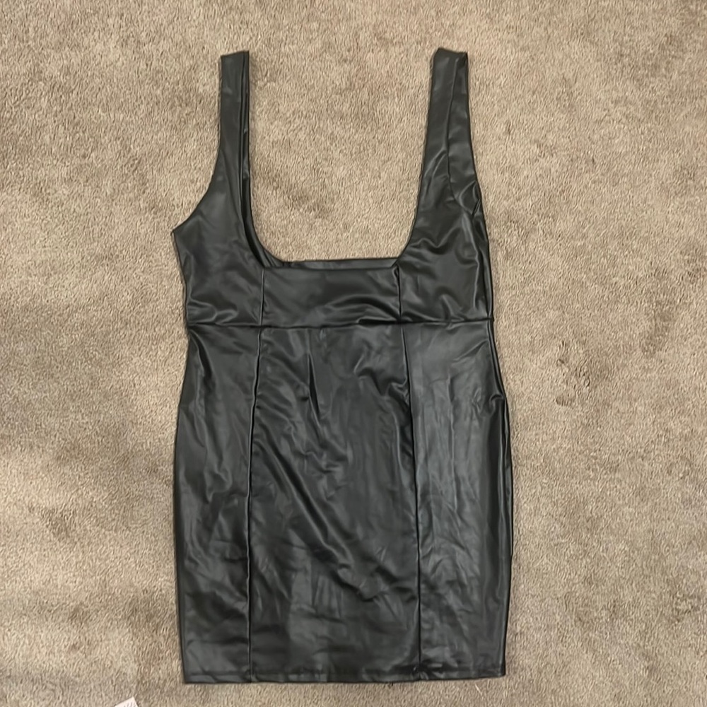 Unworn black leather skirt w/ straps